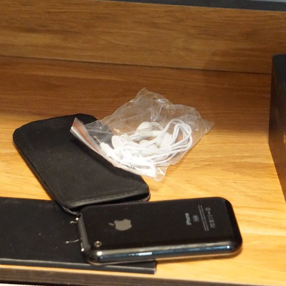 New not working iPhone 3G - Picture 3 of 3